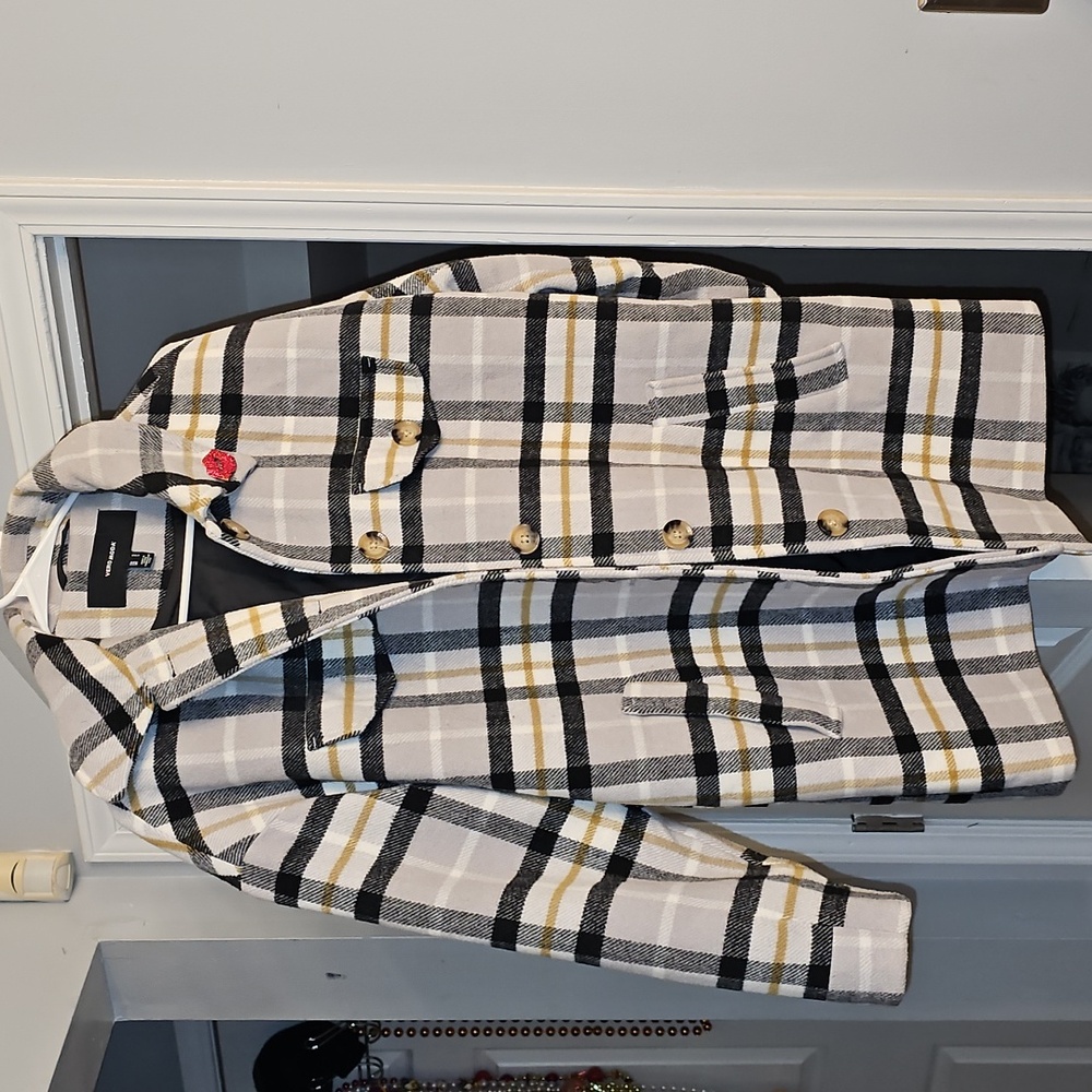 Unisex Wool Jacket Come With Lip Broorch